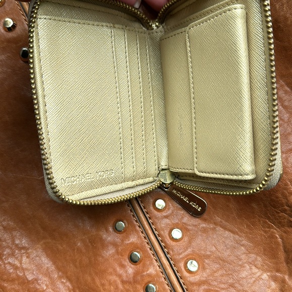 Michael Kors purse and gold wallet / Pre-loved - Picture 5 of 8